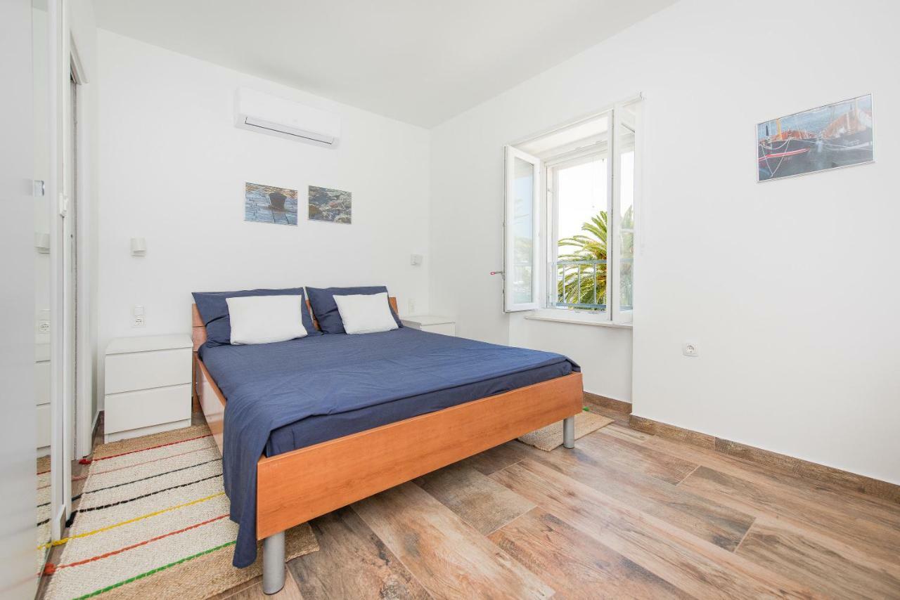 Yacht Harbor Apartment Hvar Town Buitenkant foto